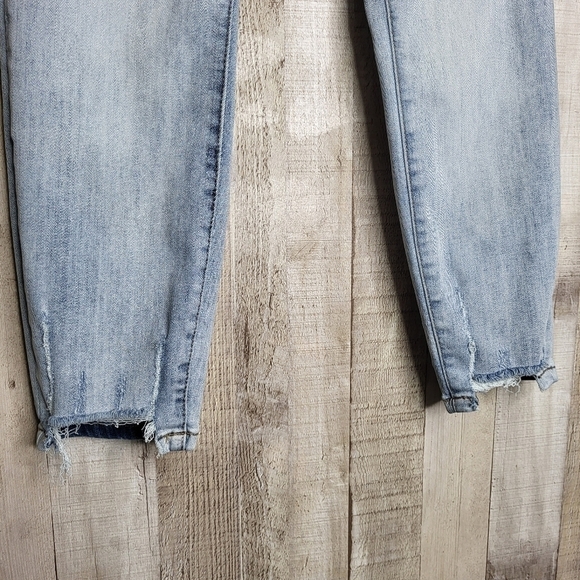 Judy Blue Boyfriend Fit Jeans. Size 27 Waist. Light Blue Distressed Denim - Picture 2 of 10